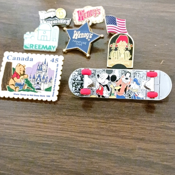 Group Of Vintage Lapel Pins Mickey Mouse and Winnie The Pooh - Picture 2 of 5
